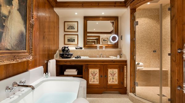 Airelles Courchevel, Les Airelles interior