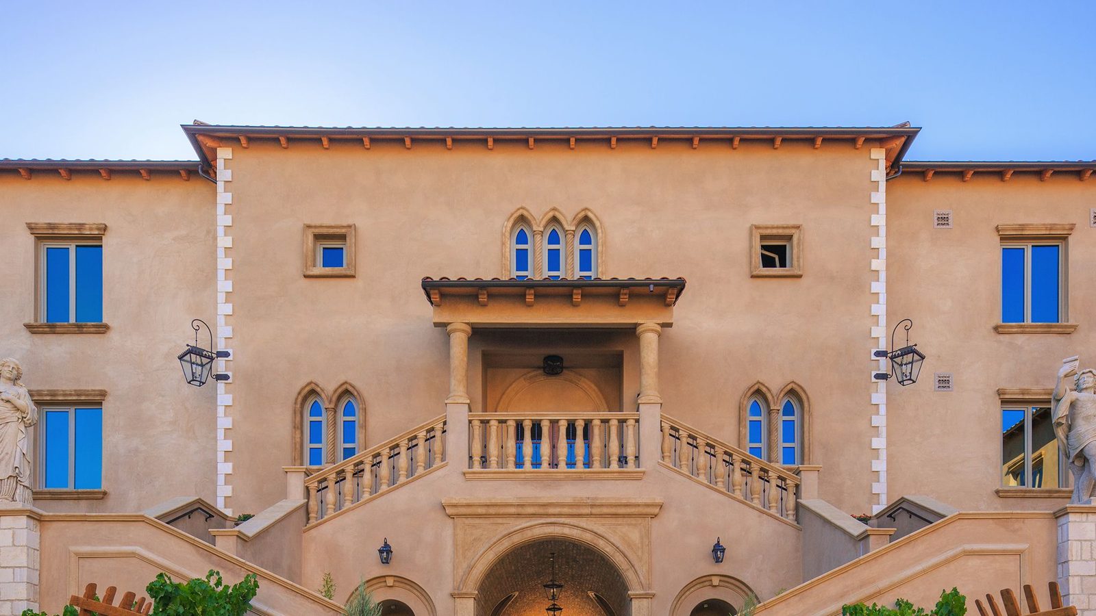 Allegretto Vineyard Resort exterior view