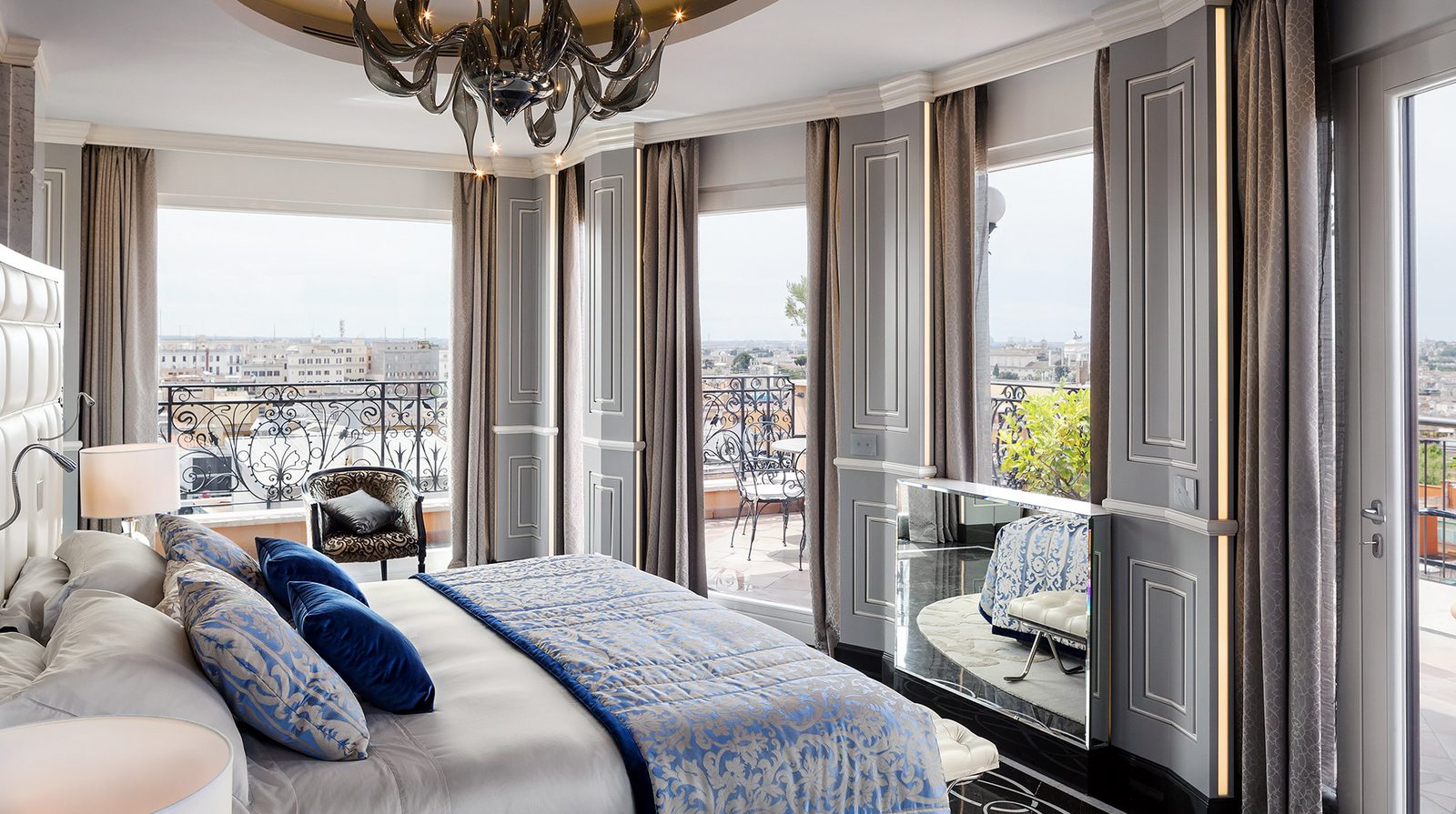 Baglioni Hotel Regina exterior view
