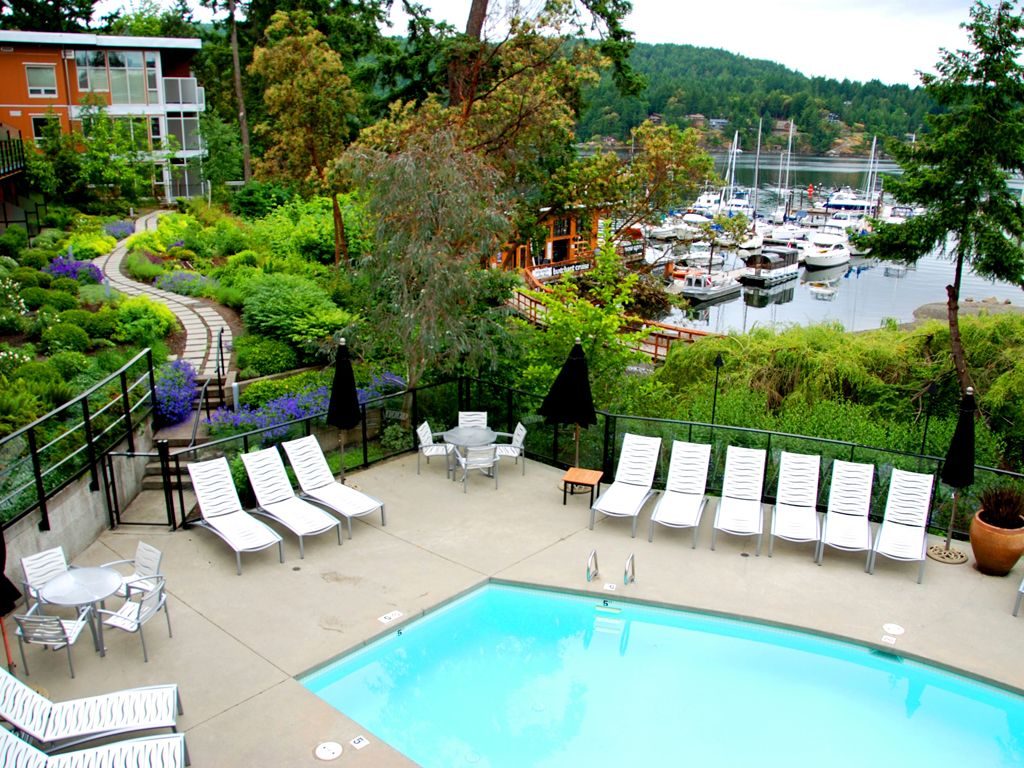 Brentwood Bay Resort exterior view