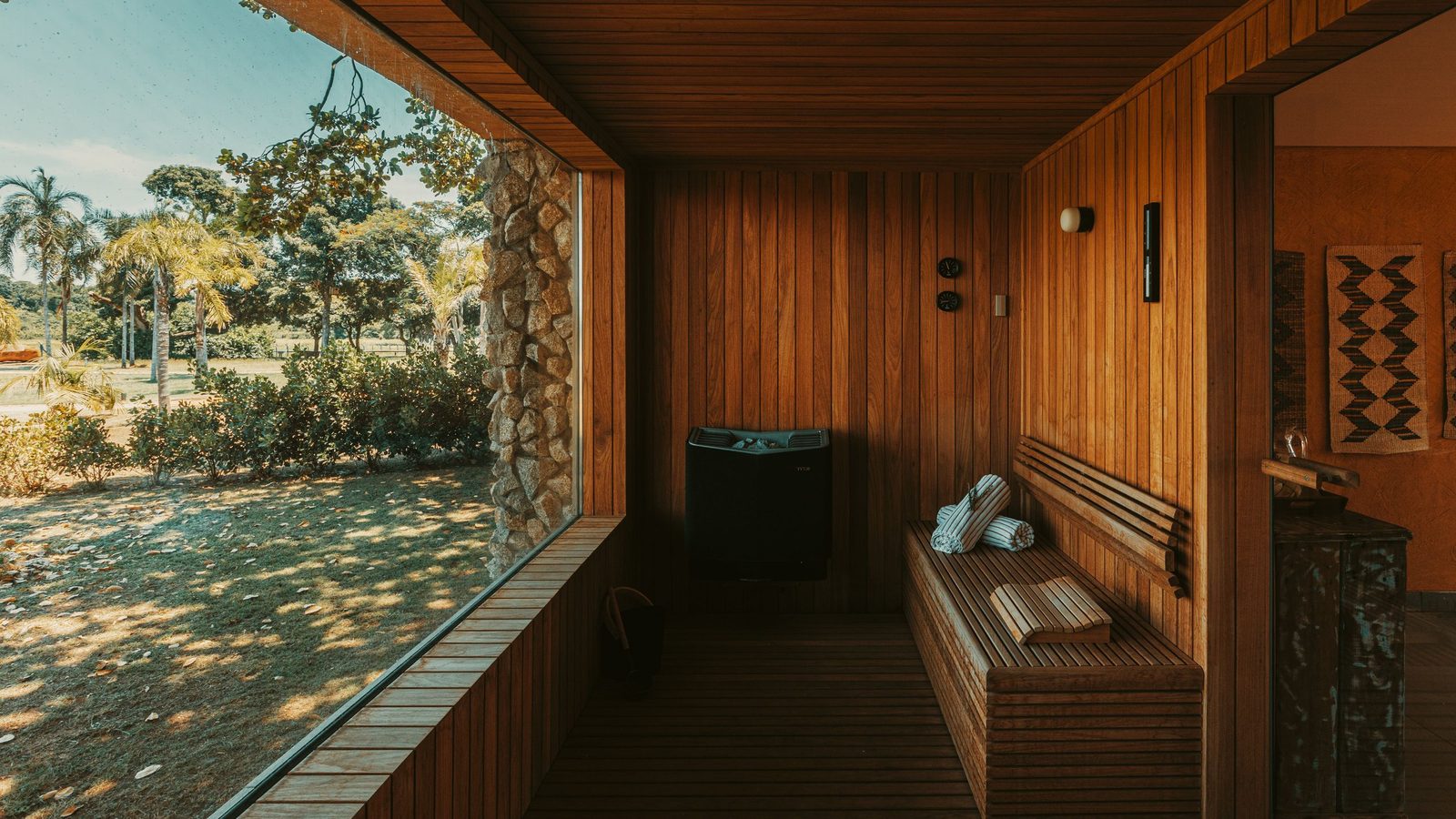 Caiman, Pantanal exterior view