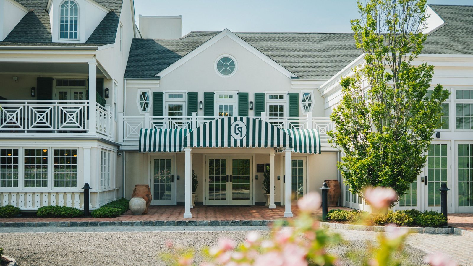Canoe Place Inn & Cottages exterior view