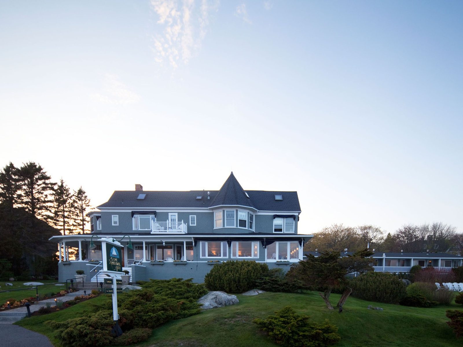 Cape Arundel Inn & Resort exterior view