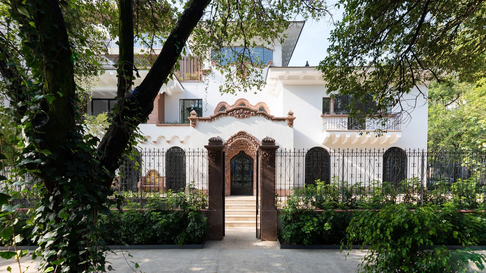 Casa Polanco exterior view
