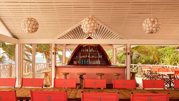 Coral Sands Inn & Cottages interior