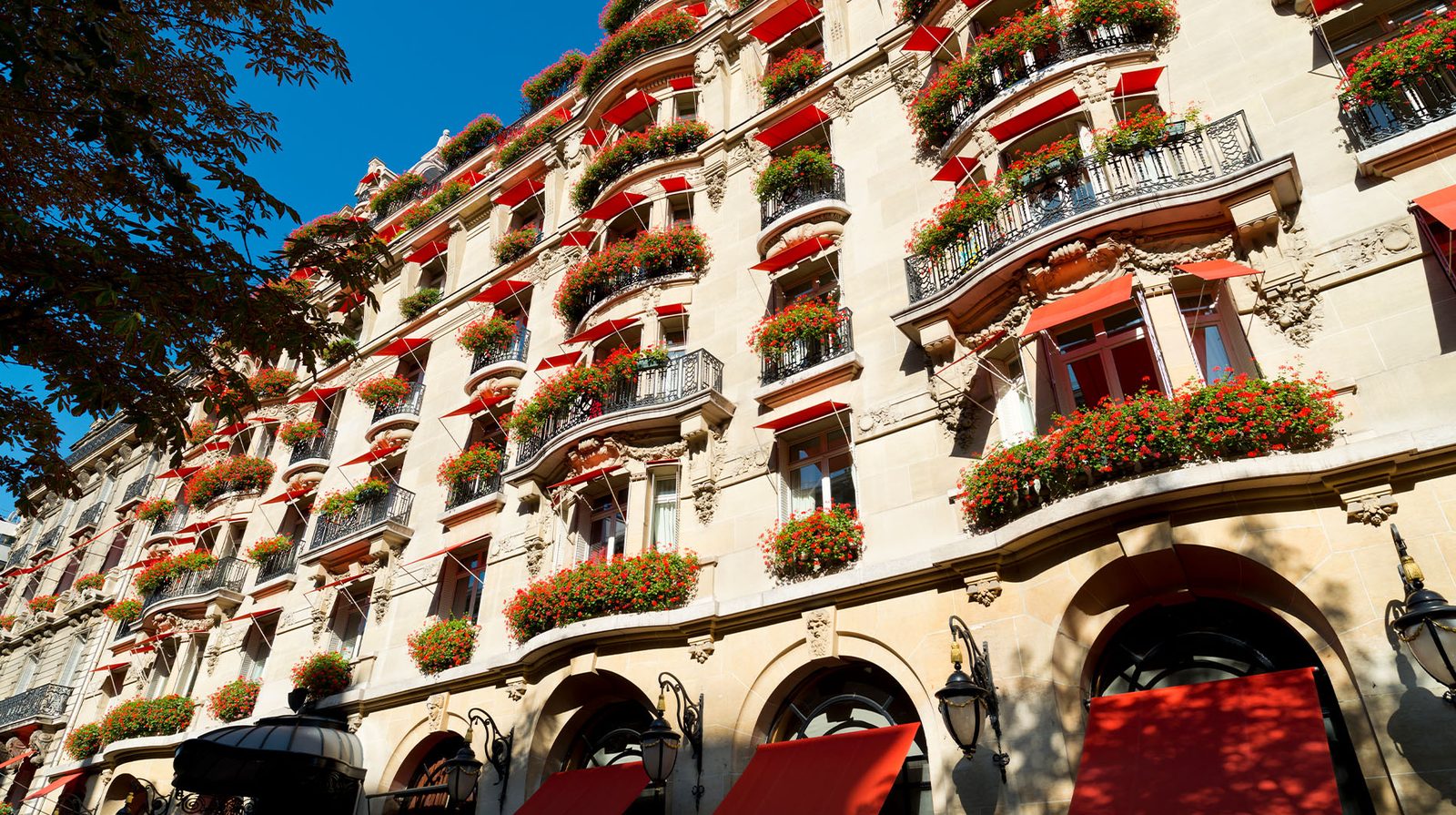 Hotel Plaza Athénée Paris exterior view