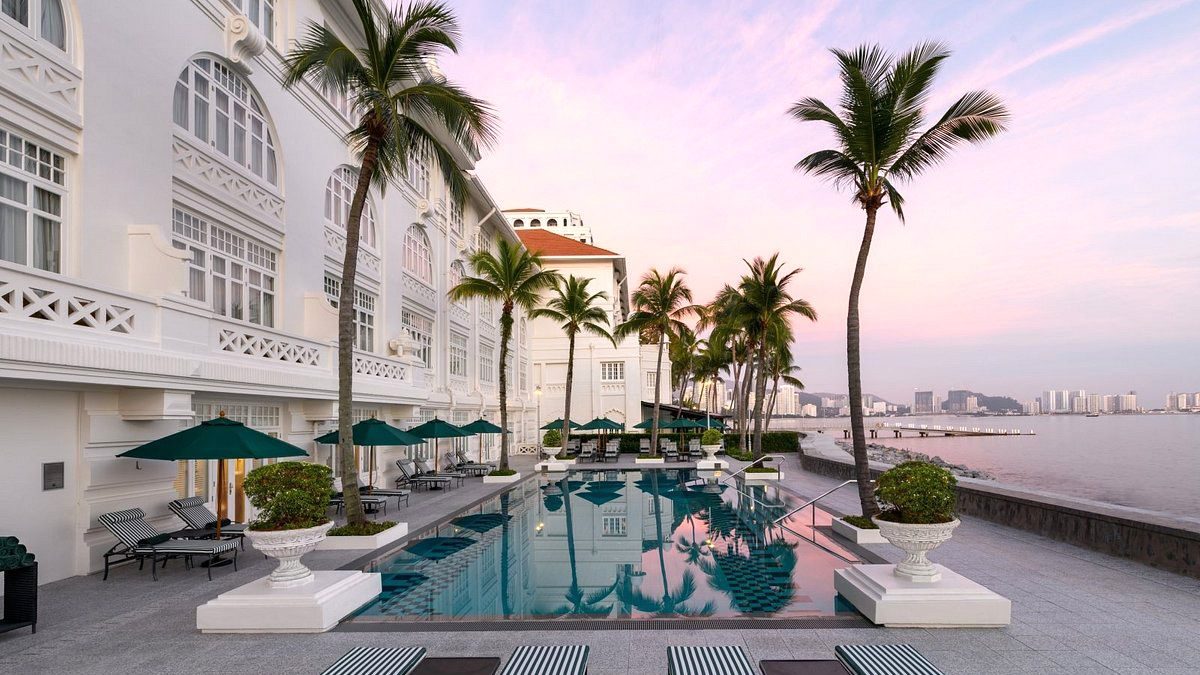 Eastern & Oriental Hotel exterior view