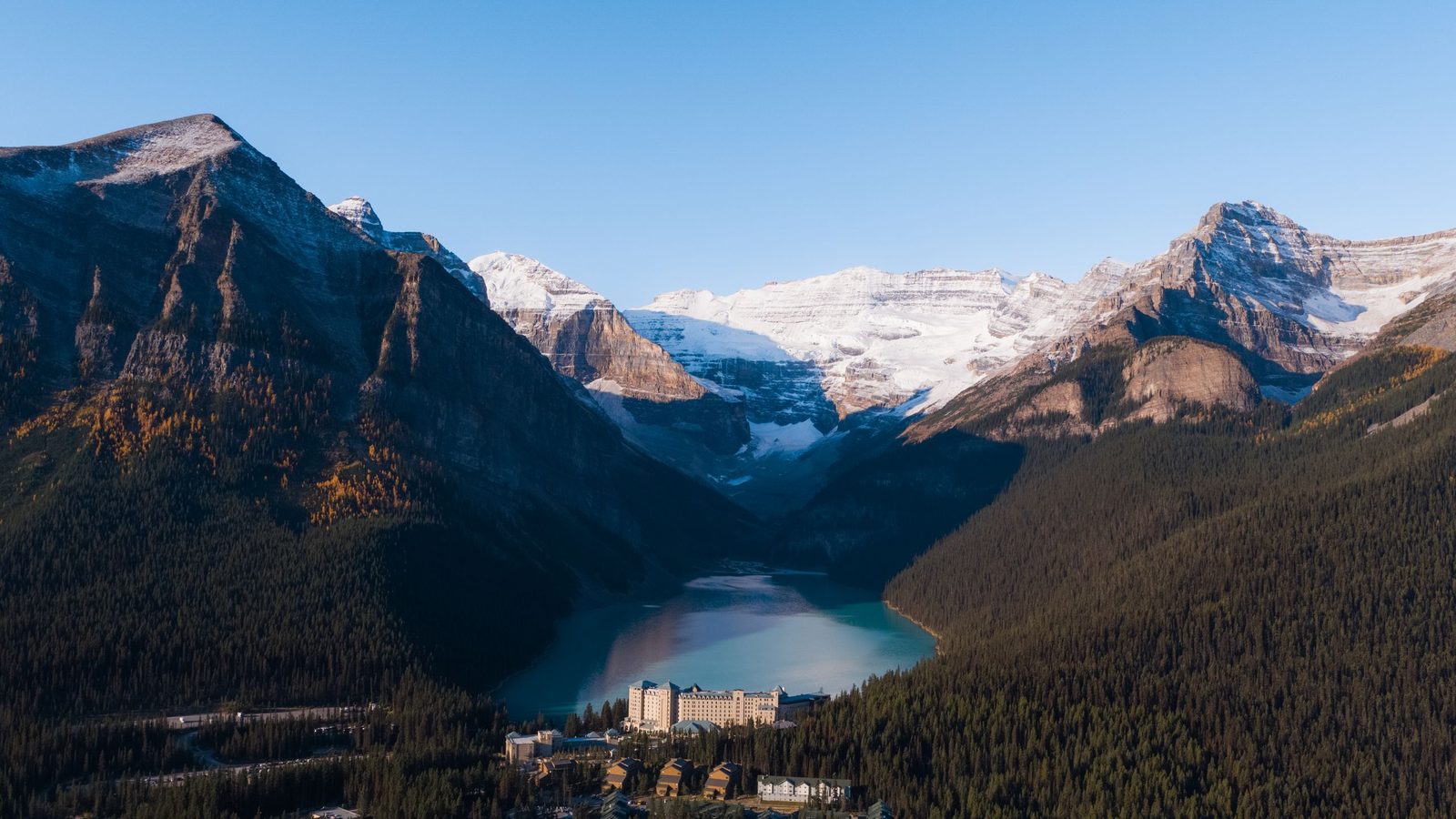 Fairmont Chateau Lake Louise exterior view