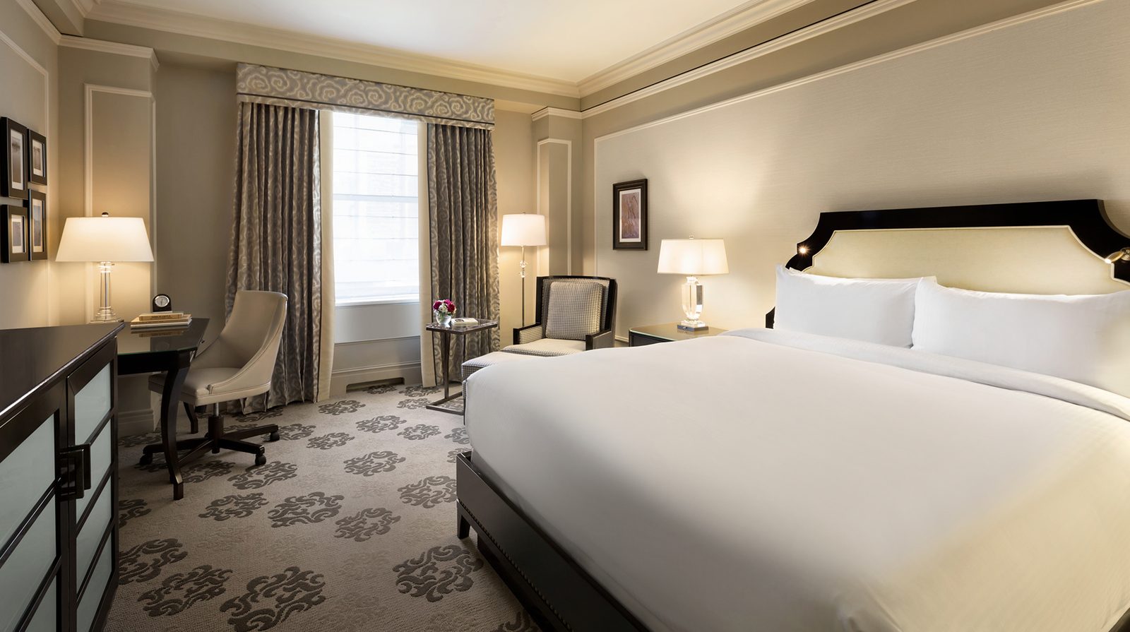 Fairmont Hotel Vancouver exterior view