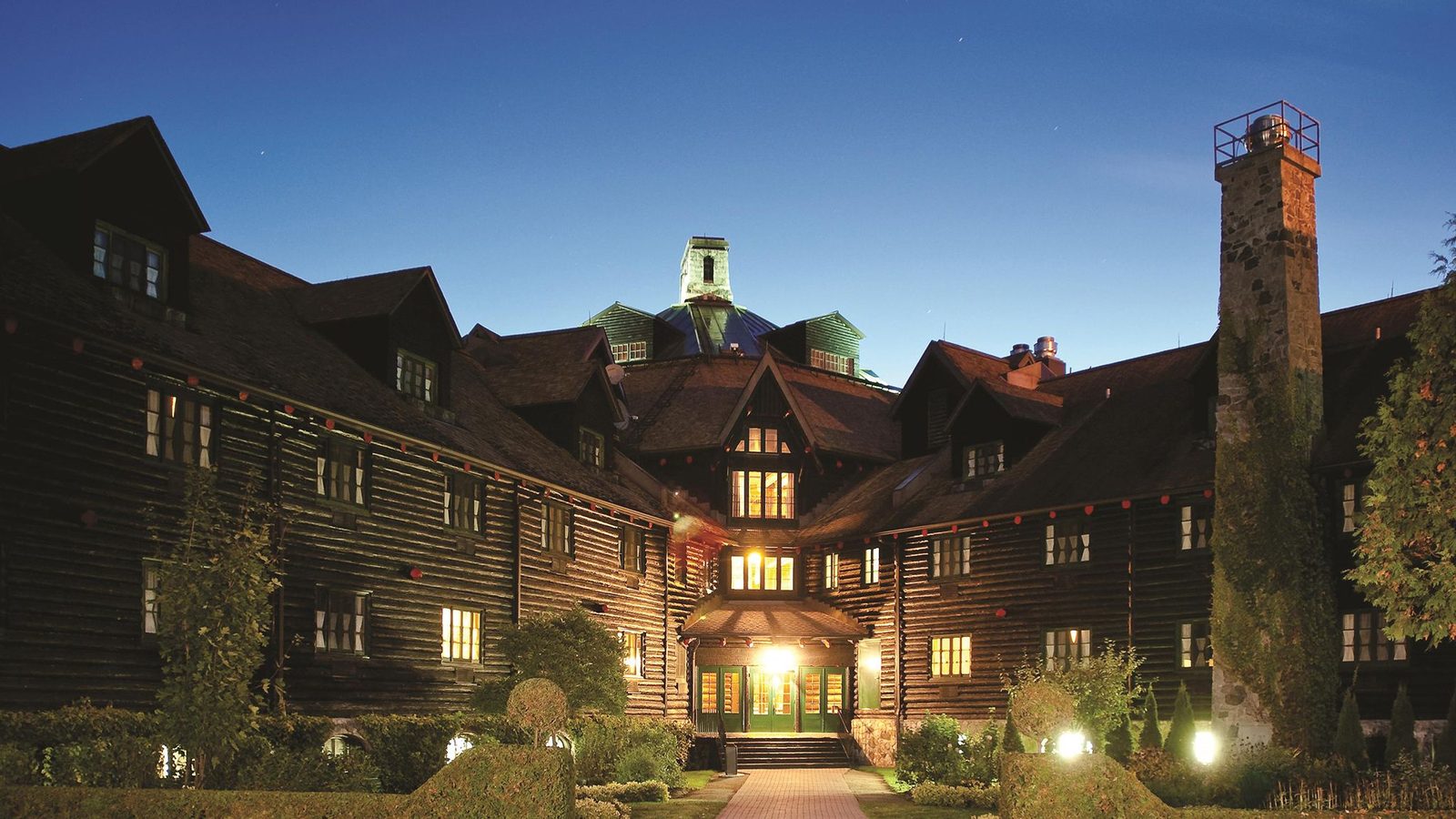 Fairmont Le Château Montebello exterior view