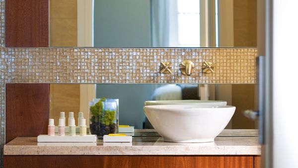 Forty 1º North Marina Resort interior