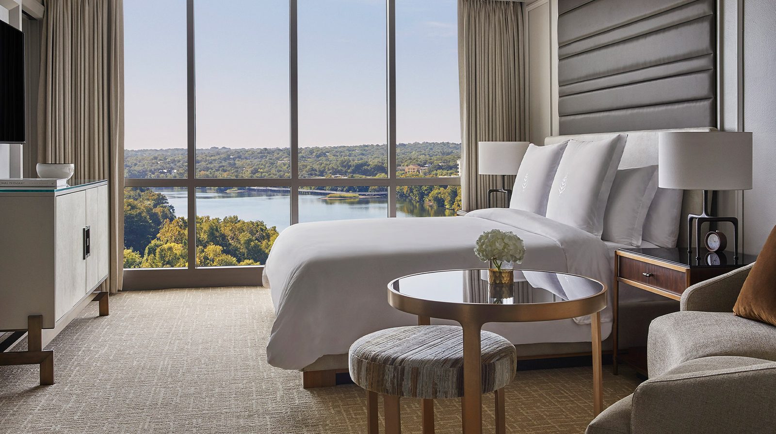 Four Seasons Hotel Austin exterior view