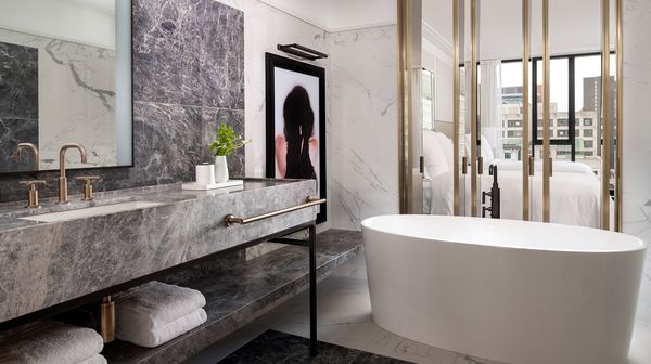 Four Seasons Hotel Montreal interior