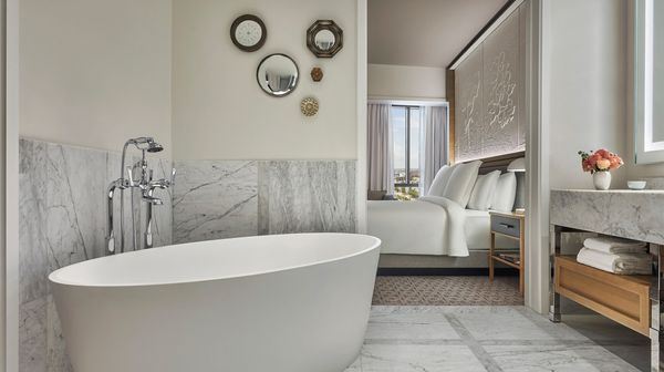 Four Seasons Hotel New Orleans interior