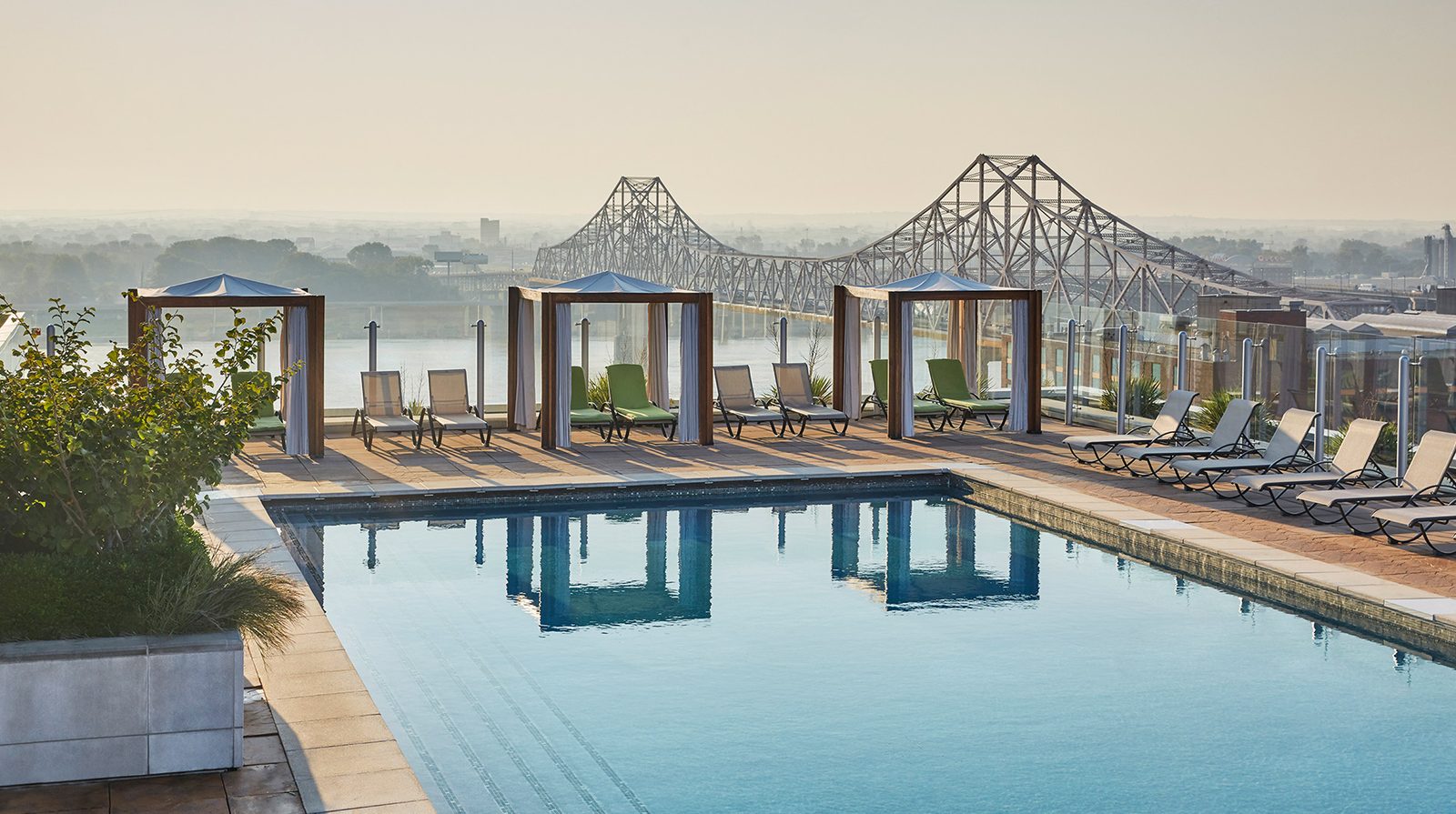 Four Seasons Hotel St. Louis exterior view