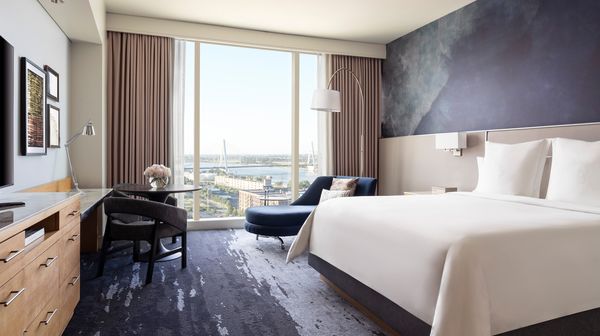 Four Seasons Hotel St. Louis interior