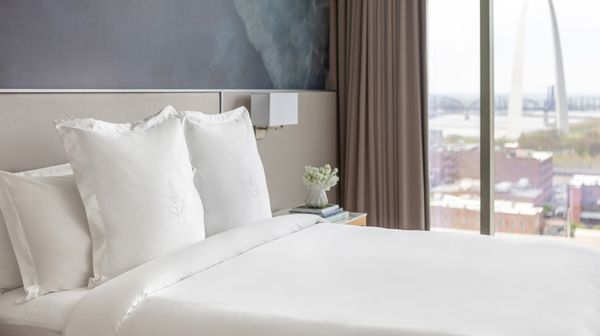 Four Seasons Hotel St. Louis interior