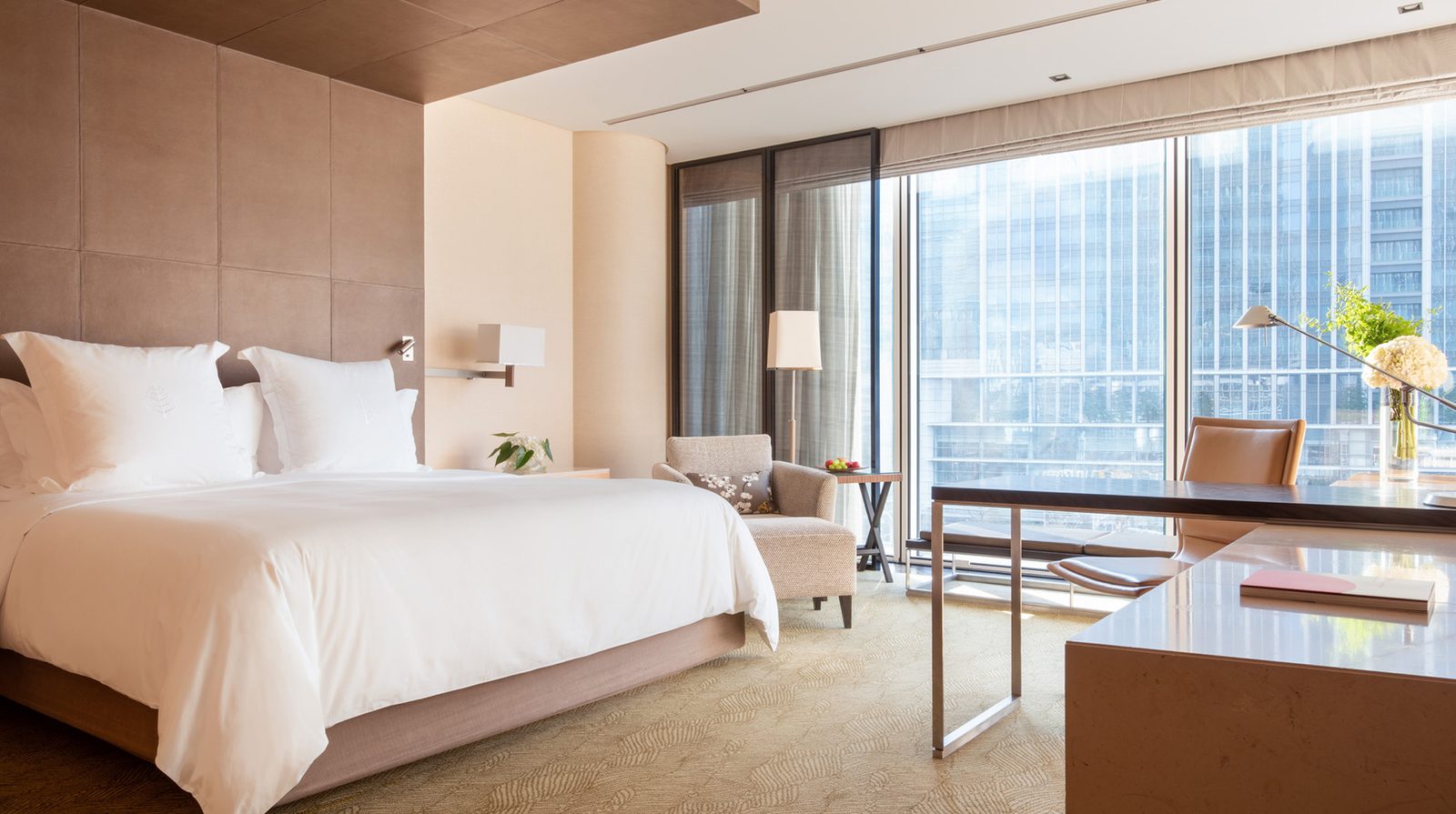 Four Seasons Hotel Tokyo at Marunouchi exterior view