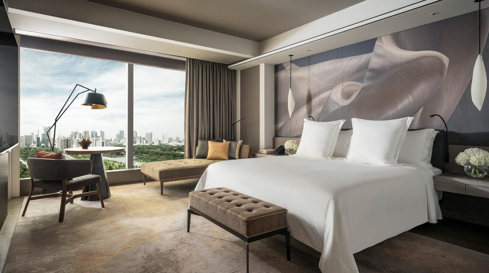 Four Seasons Hotel Tokyo at Otemachi exterior view