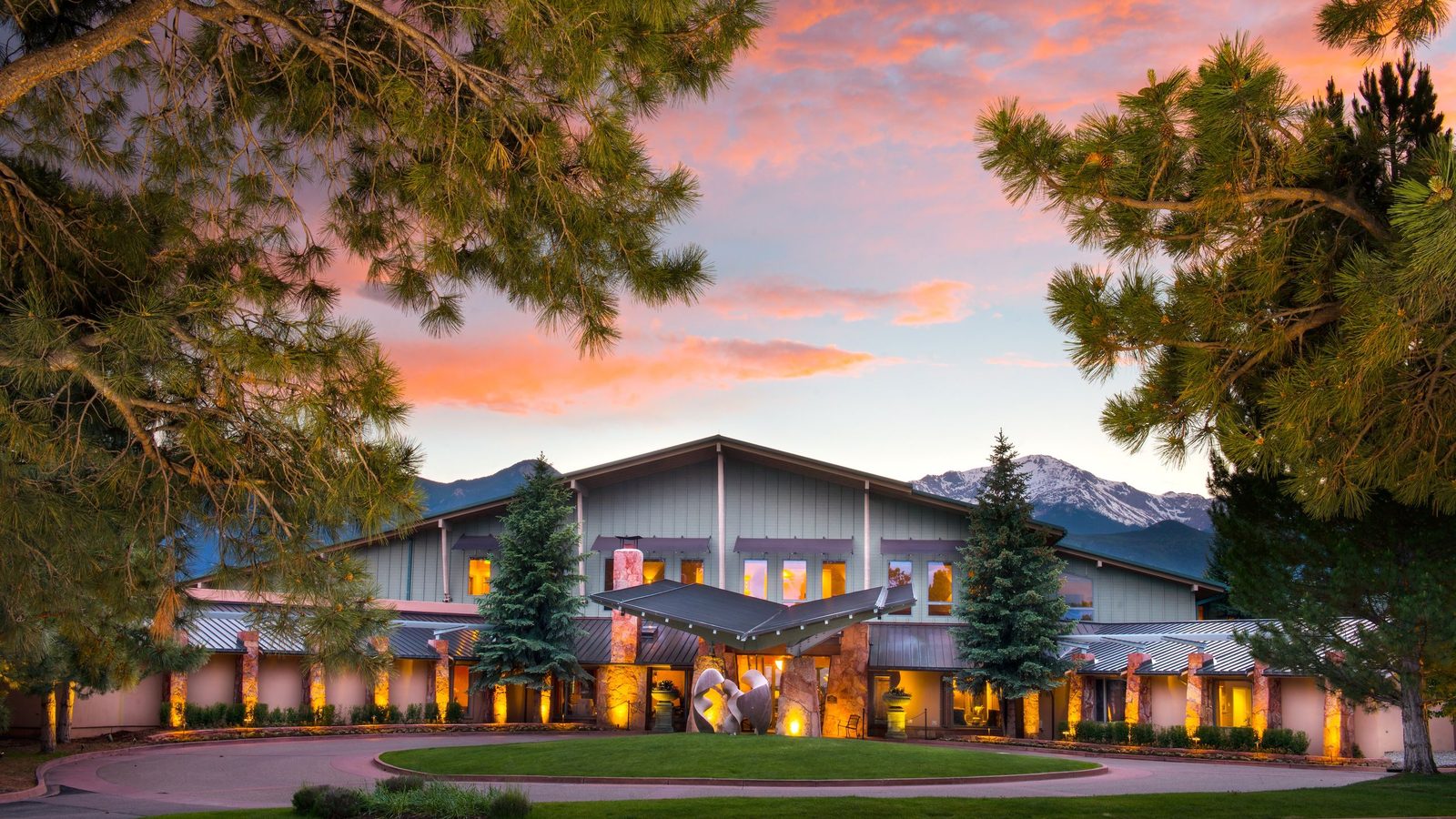 Garden of the Gods Resort and Club exterior view