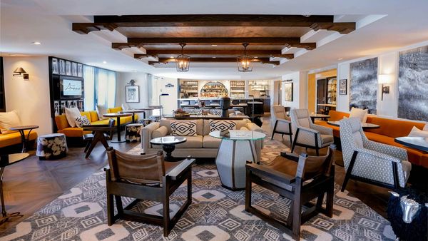 Hotel Amarano Burbank-Hollywood interior
