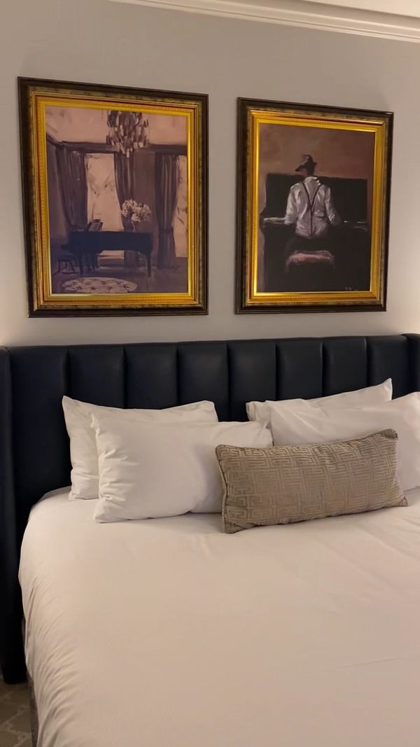 Hotel Carmichael interior