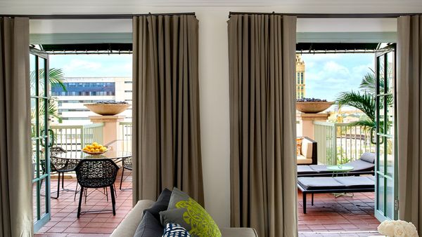 Hotel Colonnade Coral Gables interior
