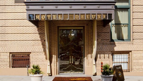 Hotel deLuxe interior