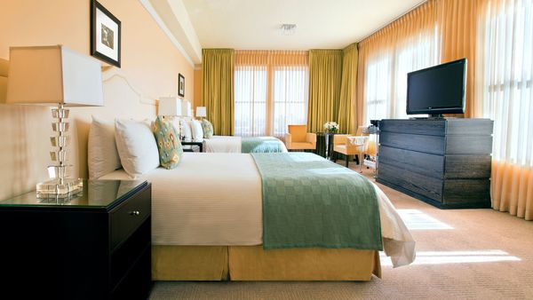Hotel deLuxe interior