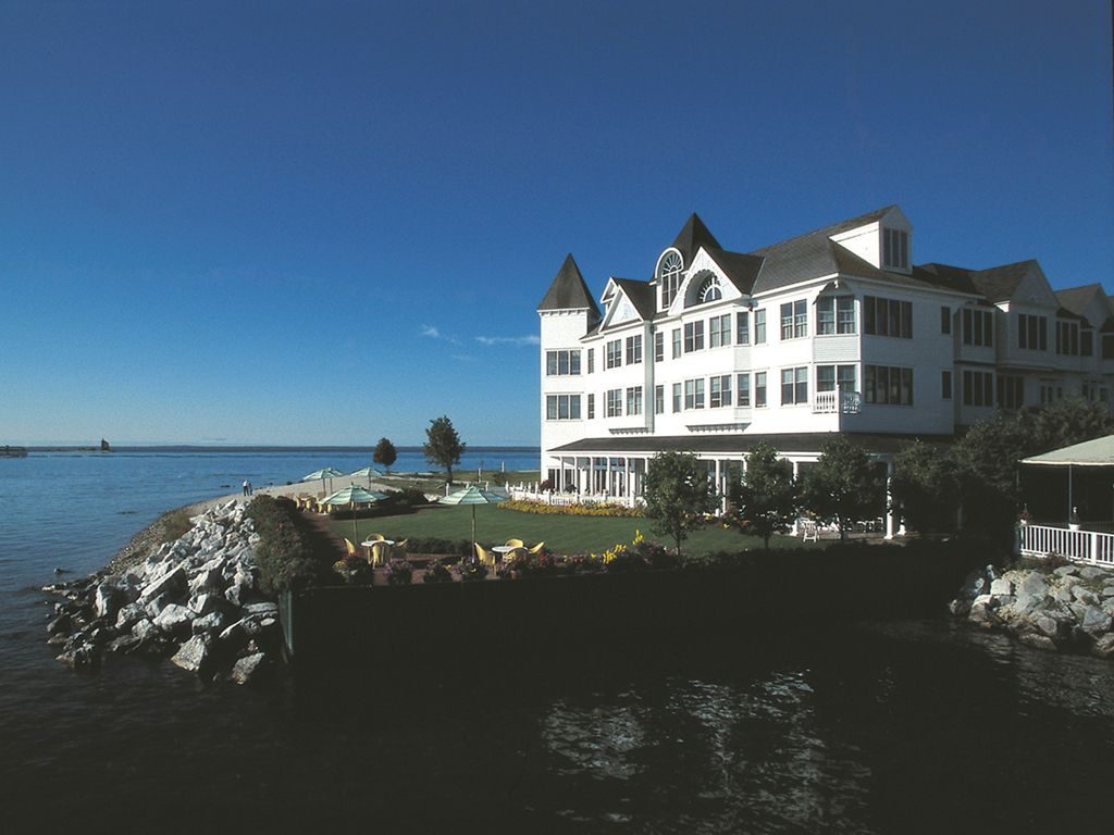 Hotel Iroquois exterior view