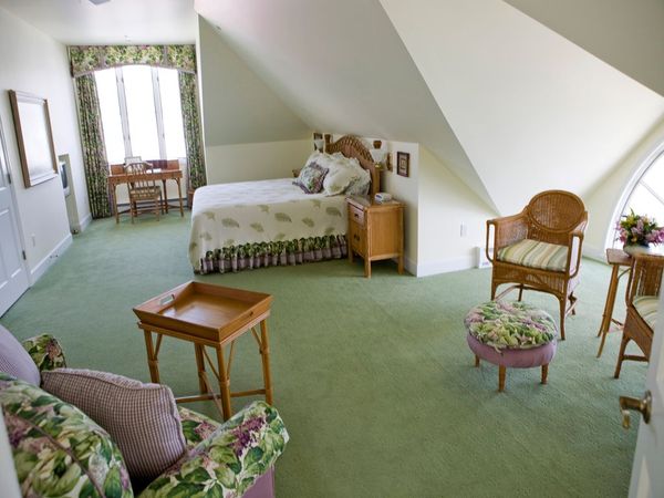 Hotel Iroquois interior