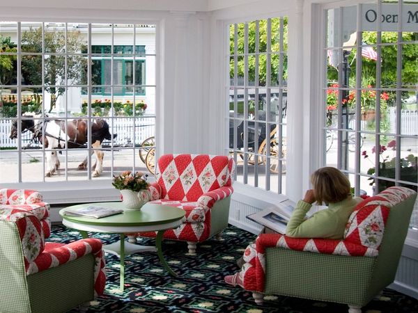 Hotel Iroquois interior