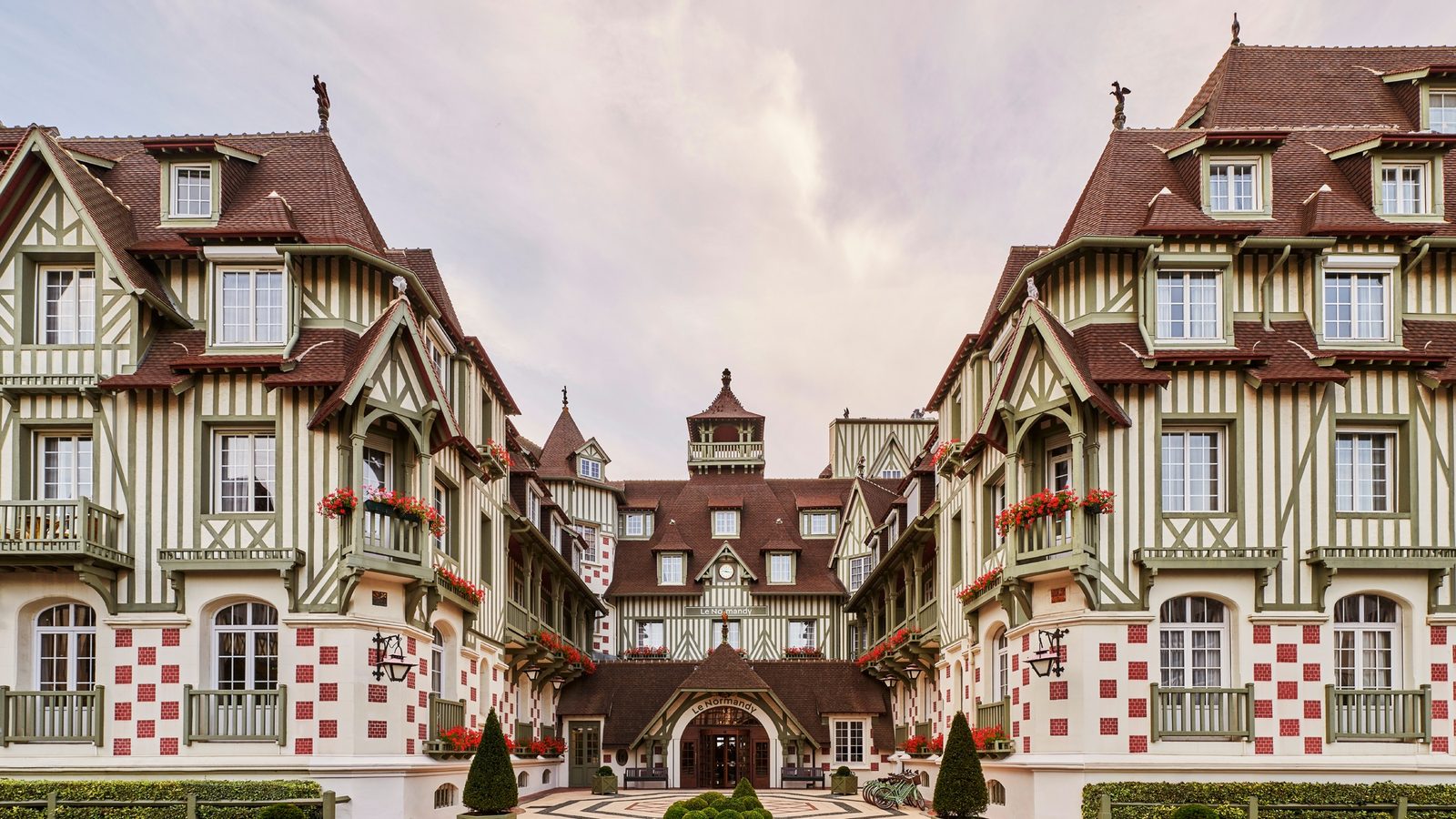 Hotel Le Normandy exterior view