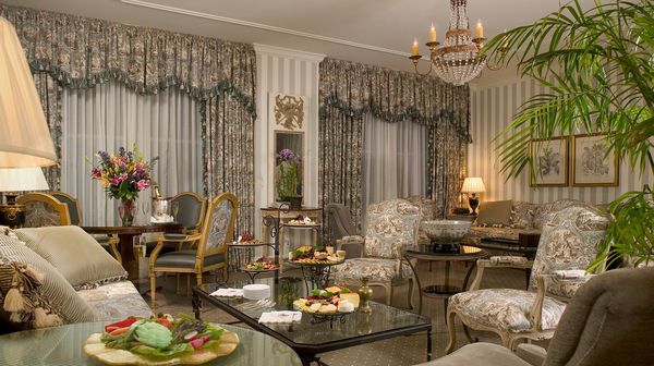 Hotel Monteleone interior