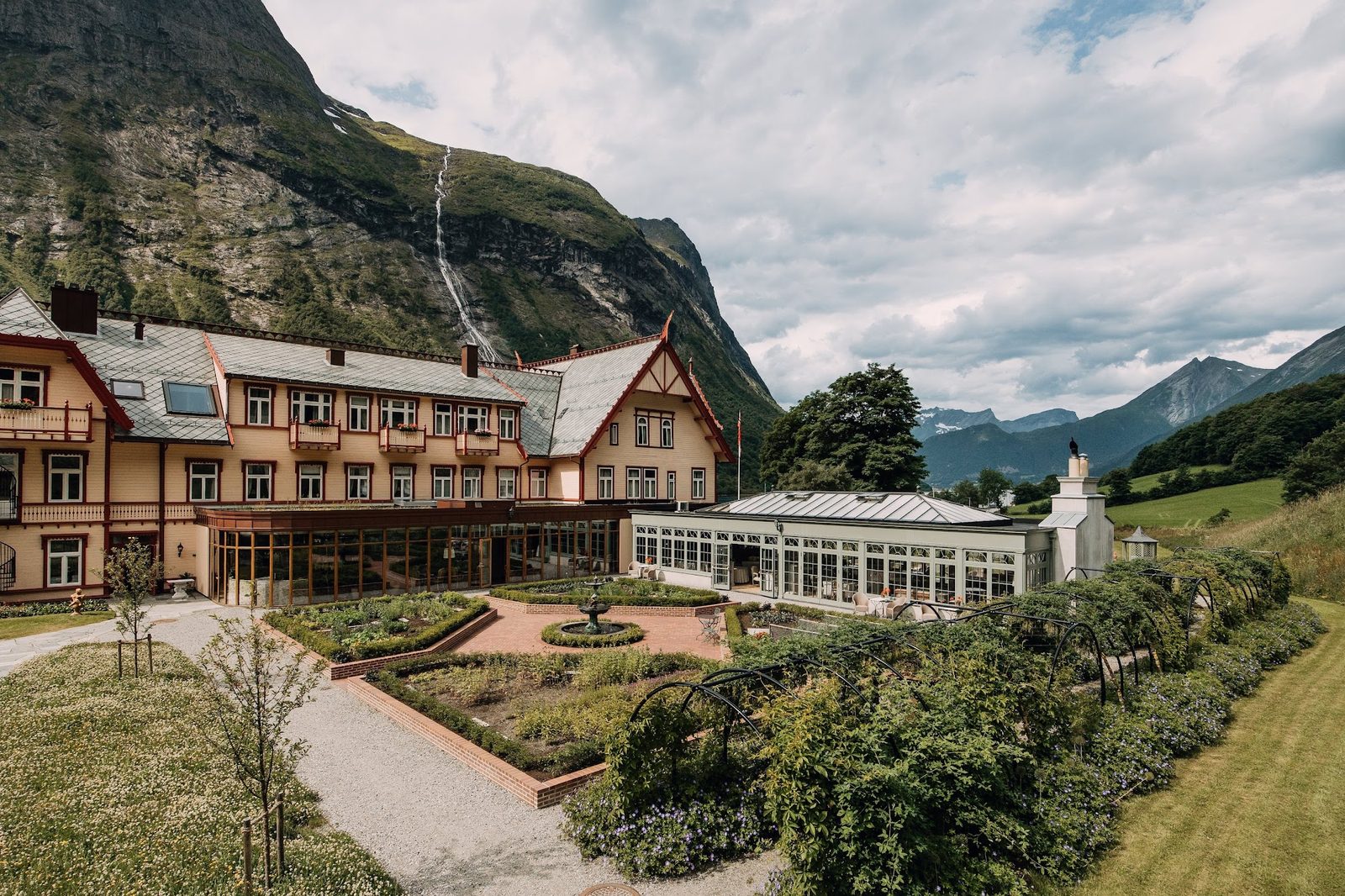 Hotel Union Øye exterior view