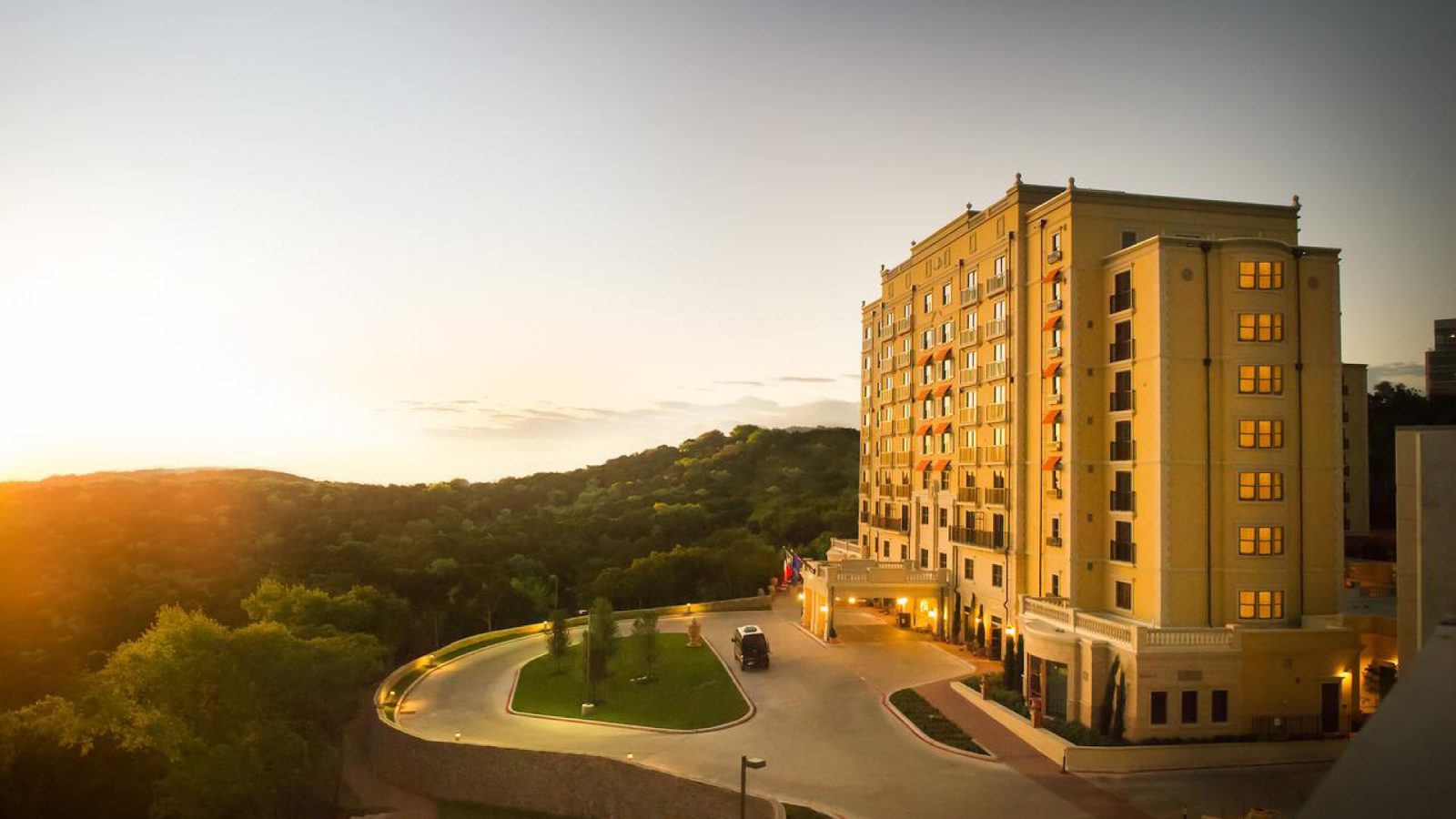 Hotel Viata Austin exterior view