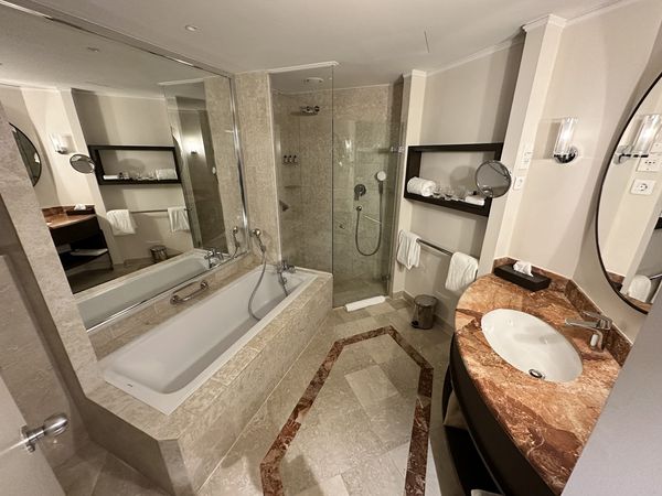 Hyatt Regency Belgrade interior