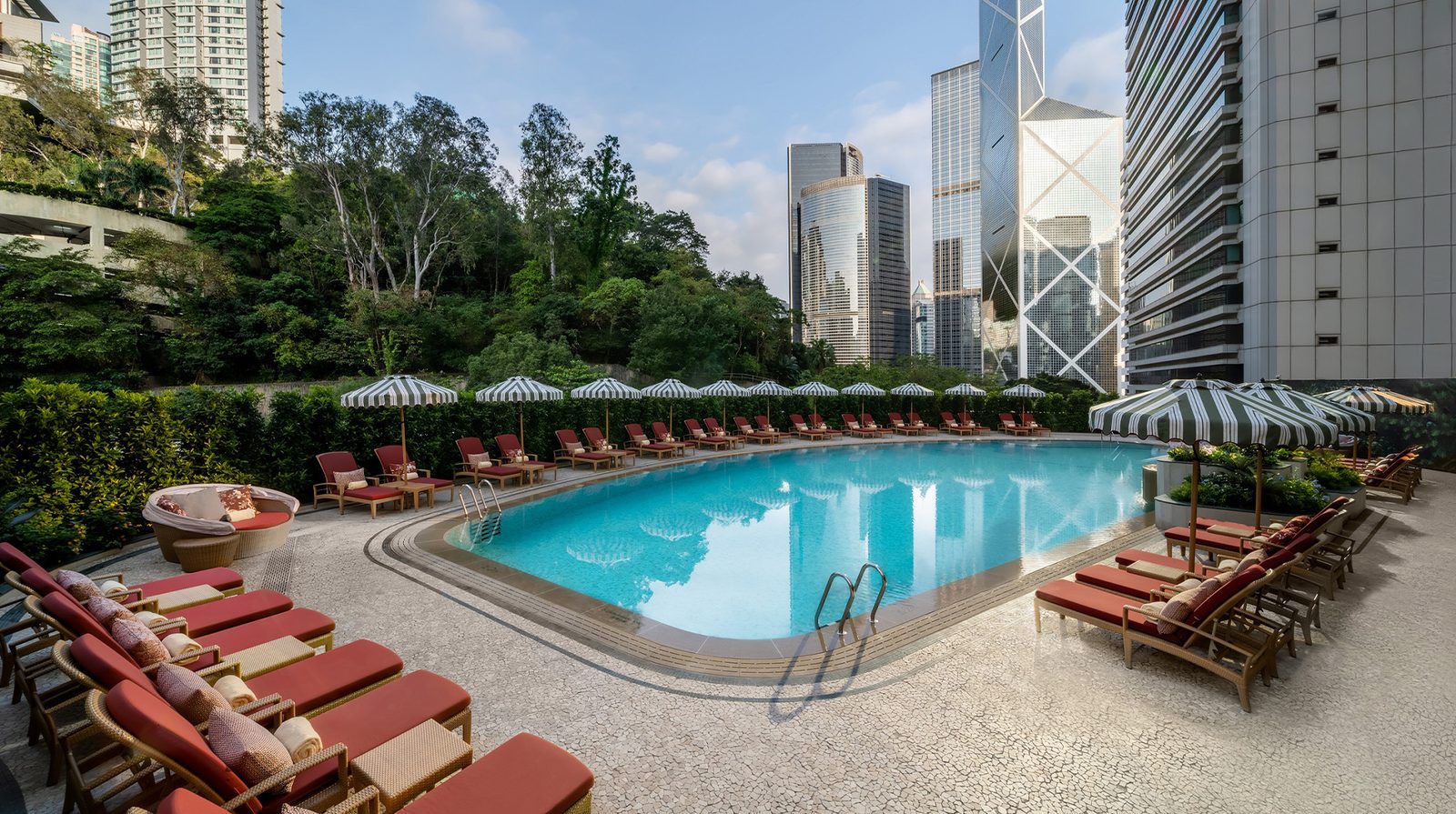 Island Shangri-La, Hong Kong exterior view