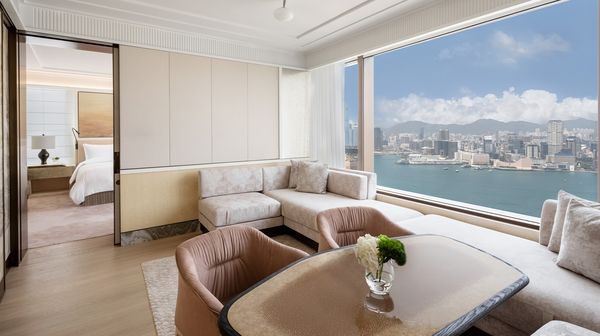 Island Shangri-La, Hong Kong interior