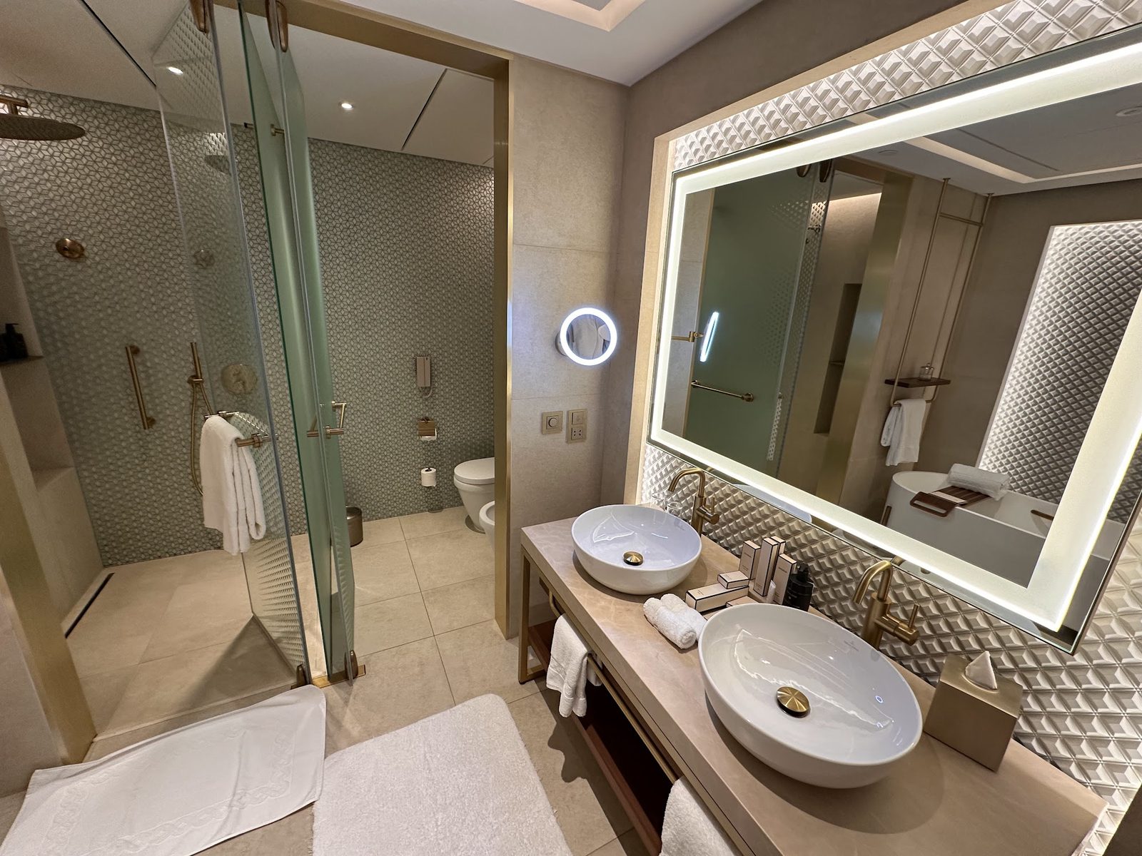 Jumeirah Gulf Of Bahrain interior