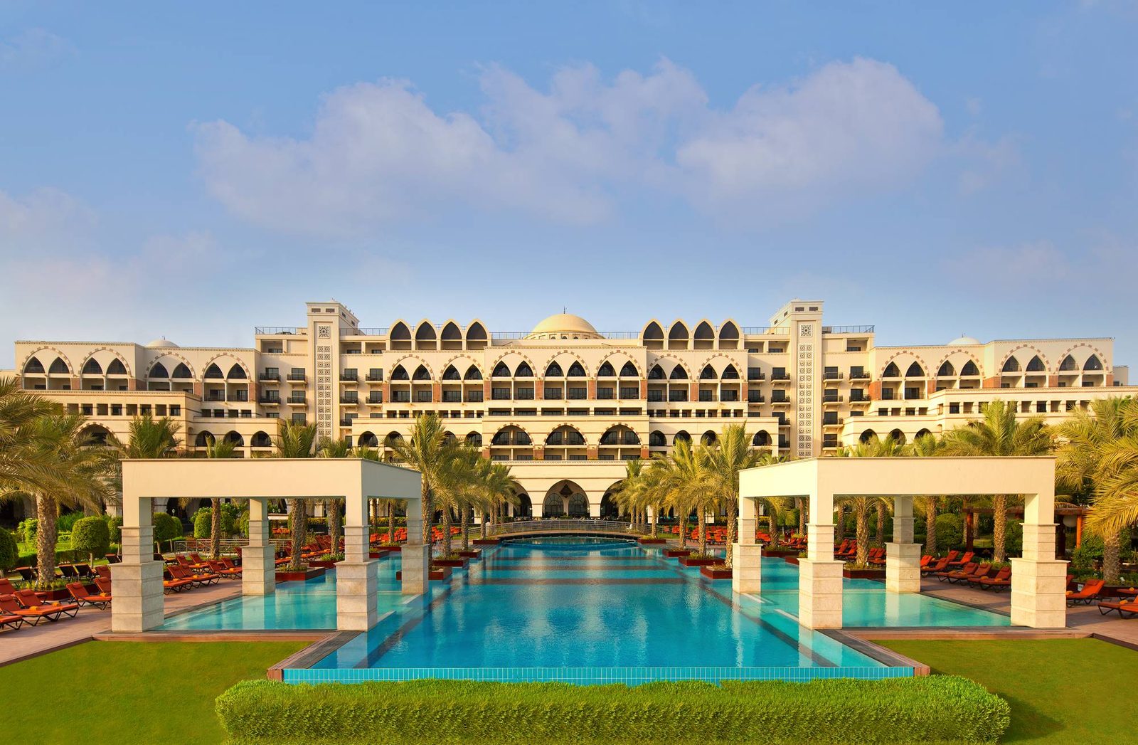 Jumeirah Zabeel Saray in Dubai exterior view