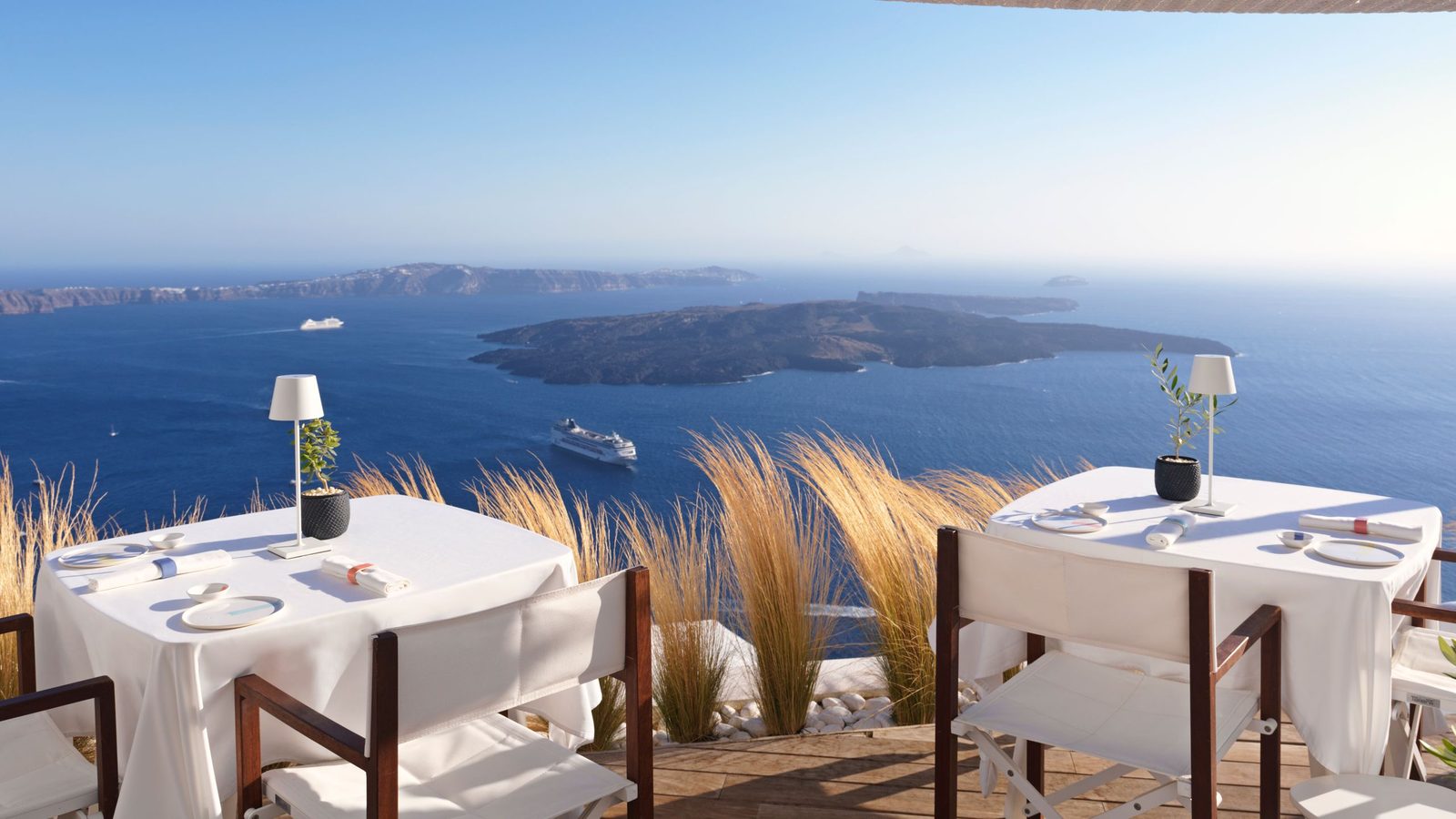 Katikies Chromata Santorini exterior view