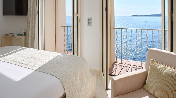 Le Cap Estel interior