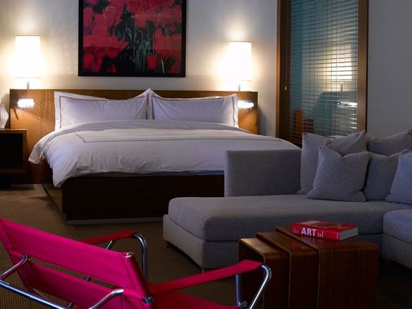 Le Germain Hotel Toronto Maple Leaf Square interior