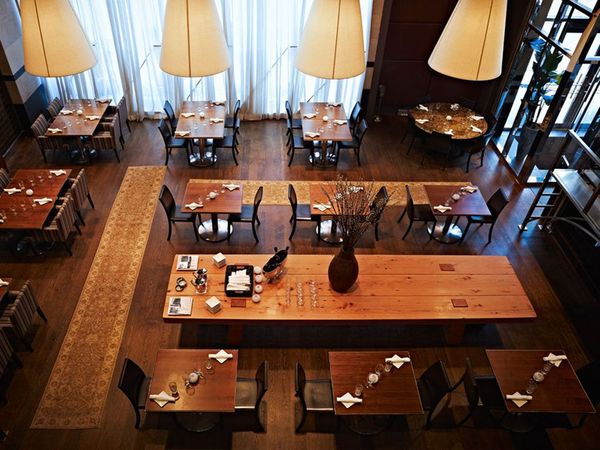 Le Germain Hotel Toronto Maple Leaf Square interior