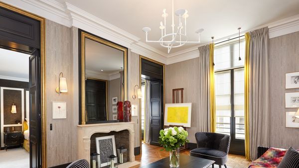 Le Pavillon de la Reine interior