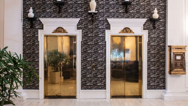 Le Pavillon Hotel interior