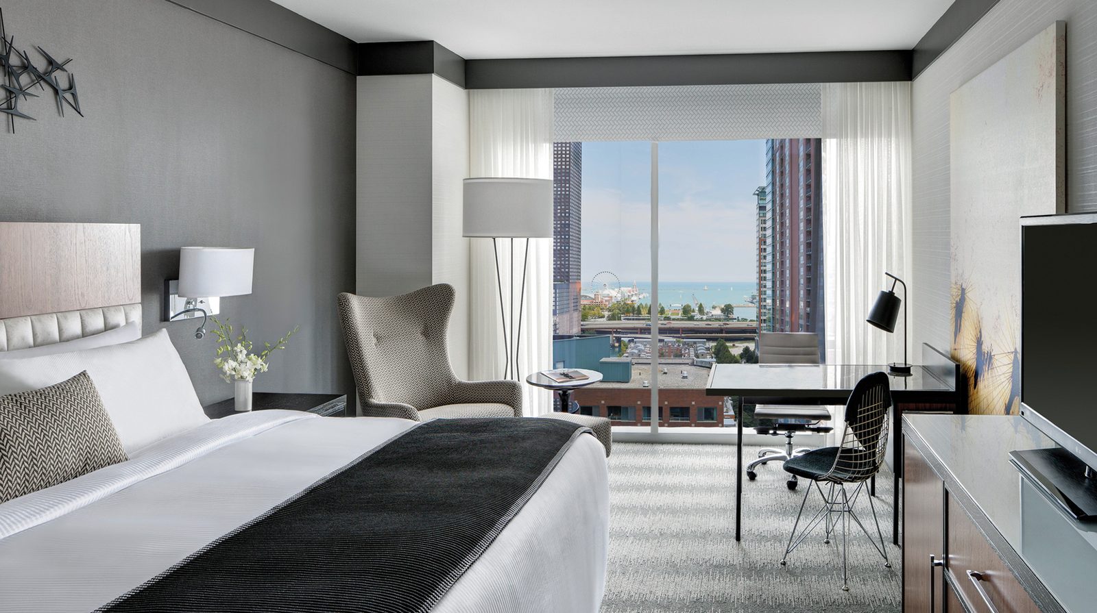 Loews Chicago Hotel exterior view