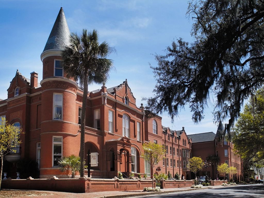 Mansion on Forsyth Park exterior view