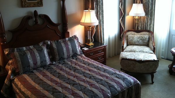 Market Pavilion Hotel interior